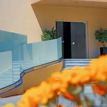 White Olive Marine Aquapark Hotel 4*