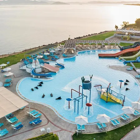 White Olive Marine Aquapark Hotel 4*