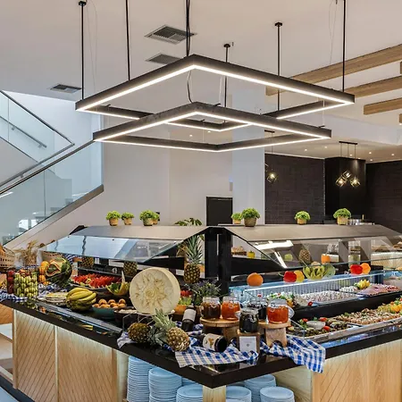 White Olive Marine Aquapark Hotel 4*