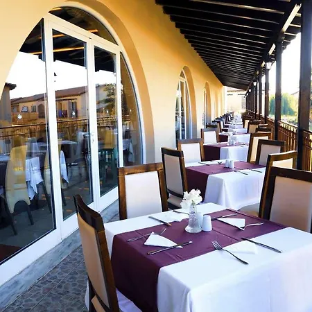 White Olive Marine Aquapark Hotel