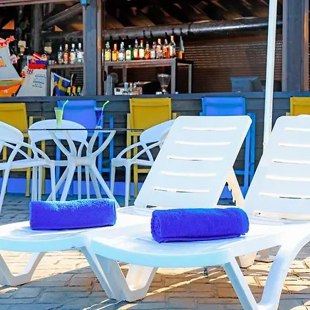 White Olive Marine Aquapark Тигаки