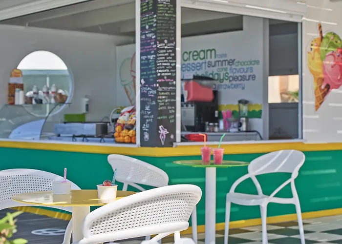 White Olive Marine Aquapark Тигаки