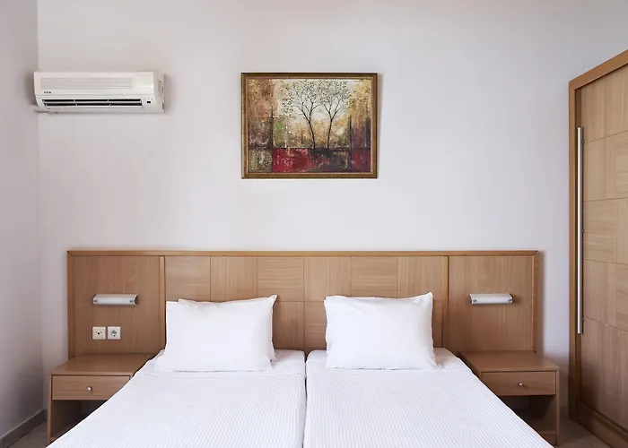 White Olive Marine Aquapark Тигаки