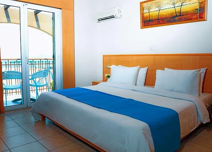 White Olive Marine Aquapark Тигаки