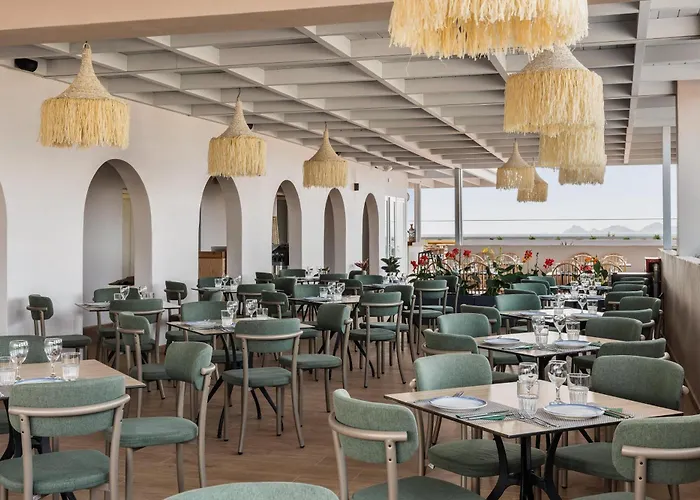 White Olive Marine Aquapark Тигаки