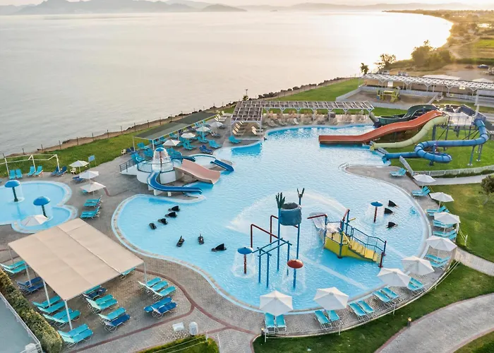 White Olive Marine Aquapark Hotell 4*